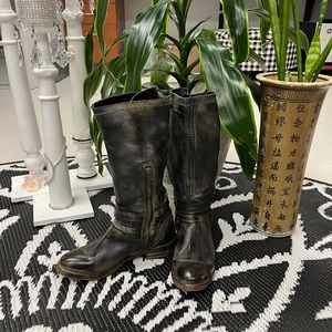Bed Stu leather womens boots. Brownish/grey color. Lace up back